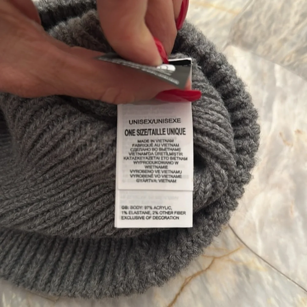 NORTH FACE UNISEX GRAY WOOL HAT with Pom ONE SIZE